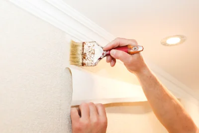 Pose de papier peint à Plaisir — revêtements muraux et toiles de verre